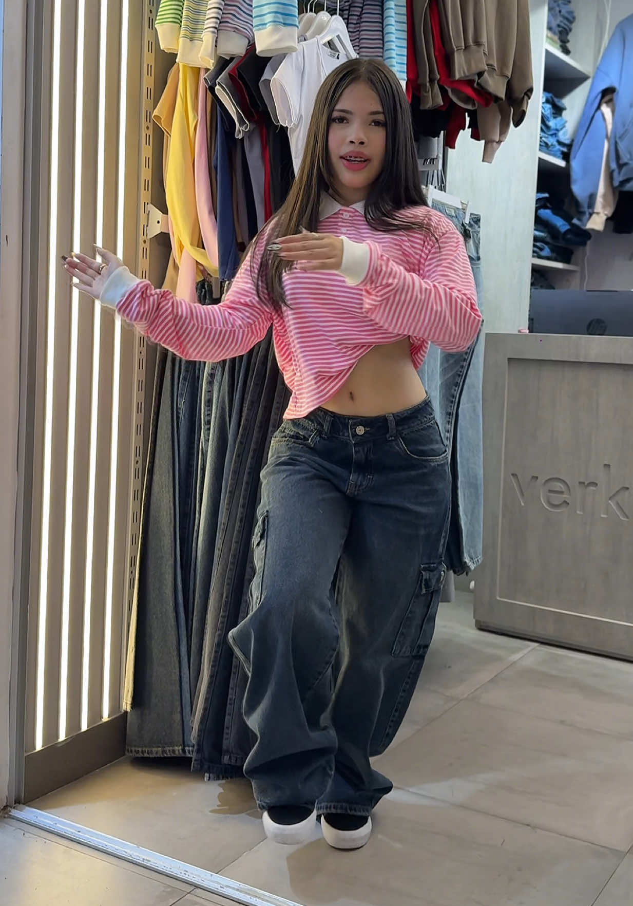 Hoy nos visitó la bella Sofi. 🥰🔥📍GAMARRA📍Pide el Outfit al: 937 275 128. 📞✨ #jean #xyzbca #enviosatodoelperu #gamarra #viral 