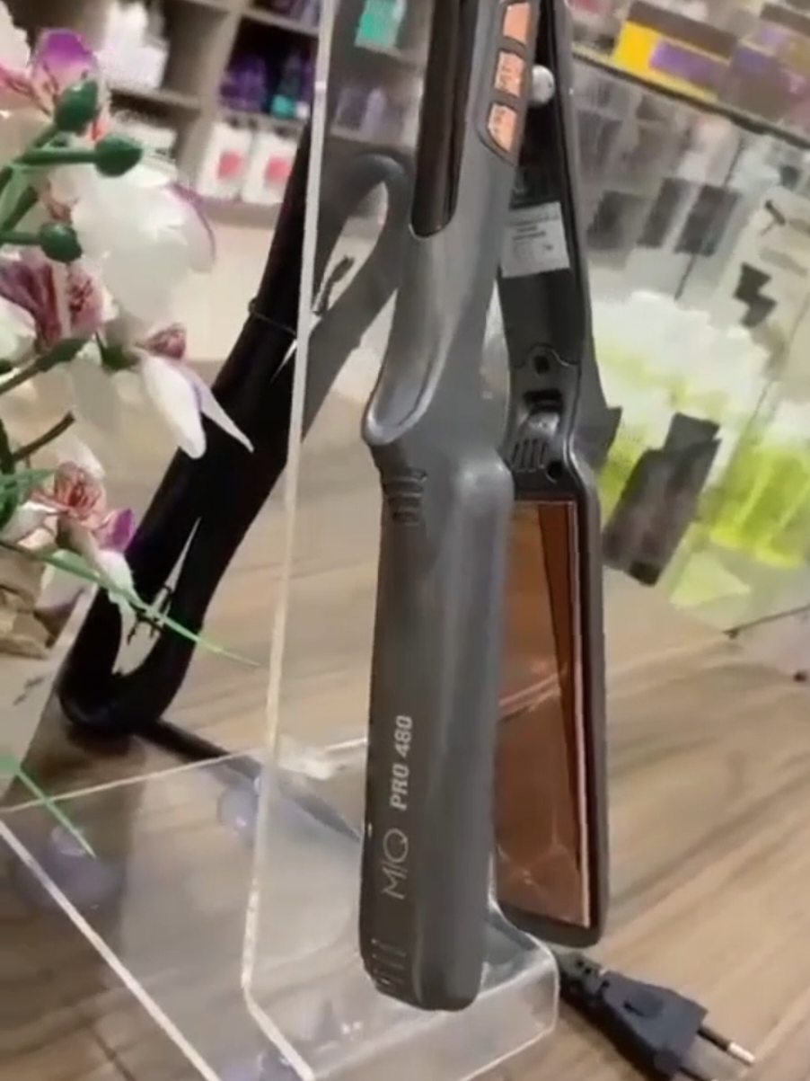 Dê uma olhada em Prancha Cabelo Profissional Mq Pro480º F Chapinha Titanium bivolt por R$459,00. Compre na Shopee agora! https://s.shopee.com.br/8pe40GykiC