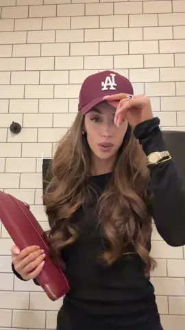 ЗАЧЕМ Я ХОЖУ В ОФИС? ❤️ Часто получаю этот вопрос и решила ответить на него в рилсе 🫶 @marrrgay — senior айтишница в Яндекс, о долгих и быстрых укладках, бьюти, спорте, travel и inspiration ✨ #corporategirl #IT #офис #office #удаленка 