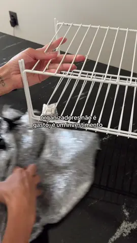 Agora eu tenho muito mais espaço 🫸🏻🫷🏻✅😮‍💨 #organizadores #cozinha #armariosorganizados 