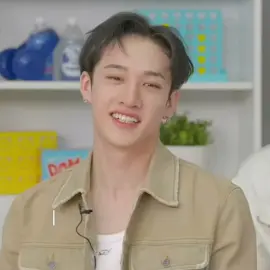 Eu amo ele e me pareço mt cm ele veyyy#bangchanutted #stay #btsarmy #cortinas 