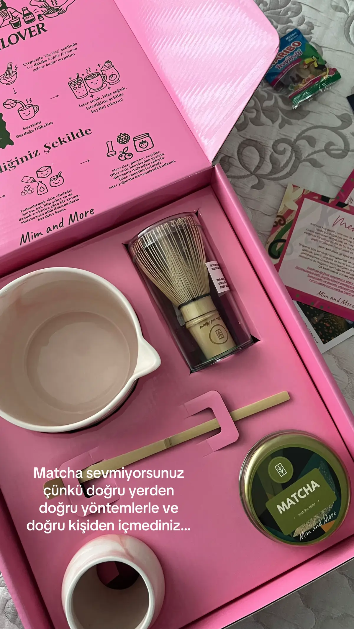 Dısarda sırf yanlış kullanıldığı için parçalanmış whisklerle yapılan tortulu ve en kalitesiz matchaları içmekten sıkılıp duruma el attım veeee sonuç muhteşem kendim aldım✌️@mimandmore #reklamdeğil #matcha #bluematcha 