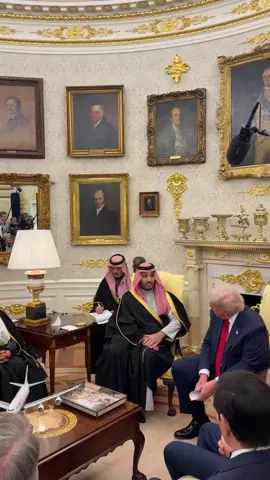 تضحك ويضحك كل ضايق وزعلان ‏وتزعل ويصبح حولك الكل مشلول 🇸🇦🩶#السعودية #امريكا 