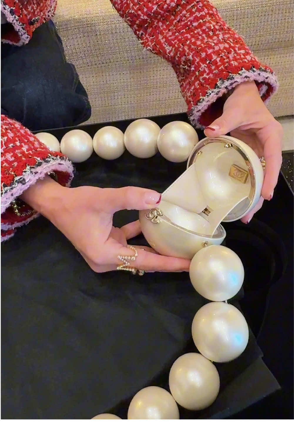 The best unboxing yet 🤩🤩 @ChanelOfficial #chanel #pearlbag #chanelbag #chanelunboxing #unboxing 