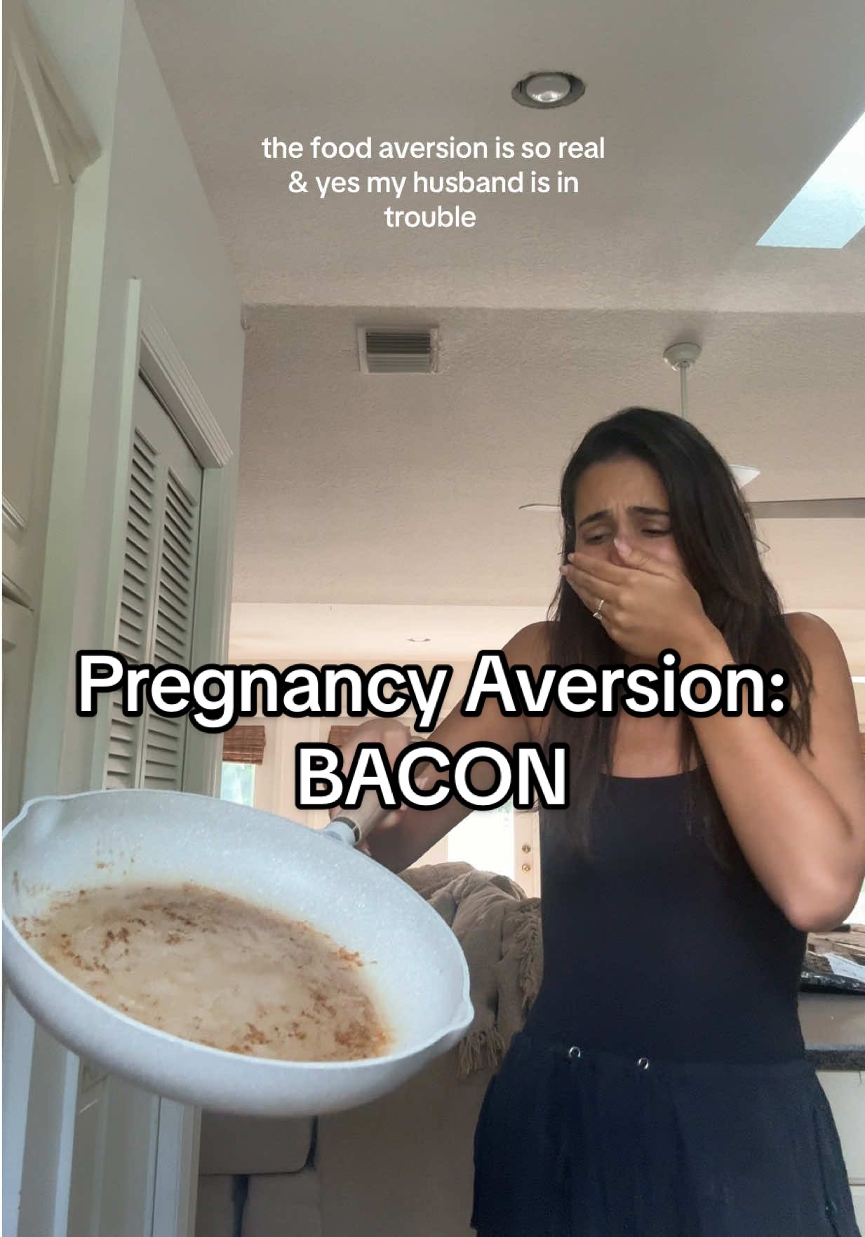 The worst worst smell EVERRRRR and it didn’t leave my house for 24 hrs. I haaaate bacon now 🤢🤢🤢 #pregnant #pregnancy #foodaversions #firsttimemom #firsttrimester 