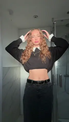 yes my jeans are sparkly mind your business x  #outfitinspo #streetwear #sparklyjeans 