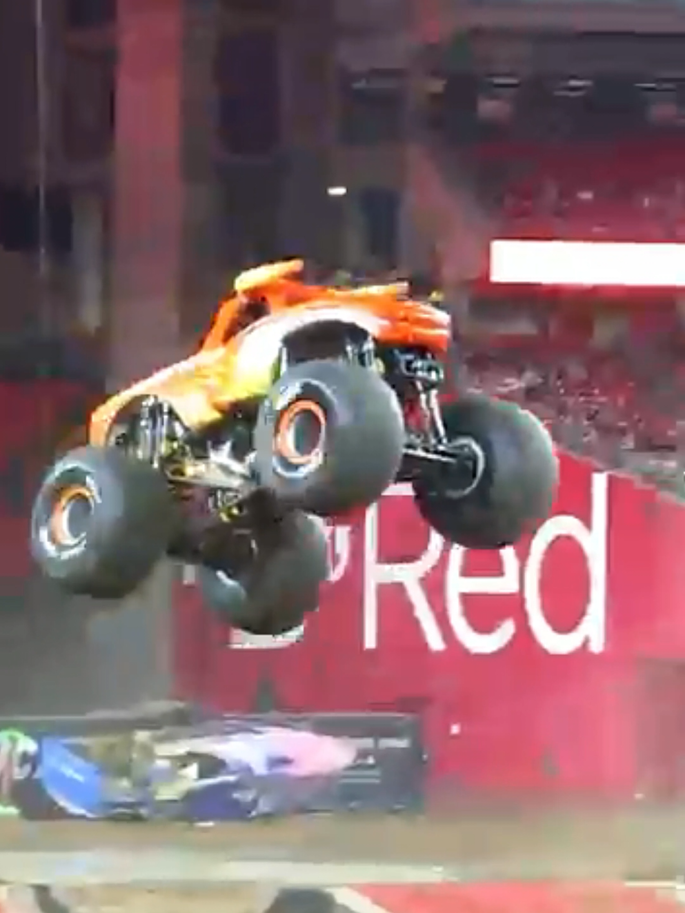 Monster jam Crazy freestyle -El Toro Loco #monstertruck #monsterenergy #bigtrucks #automobile #bellyconklin 