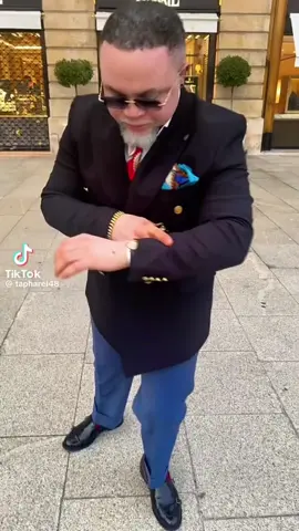 C’est paris qui demande ça😂#viral #paris #bluff #fyp 