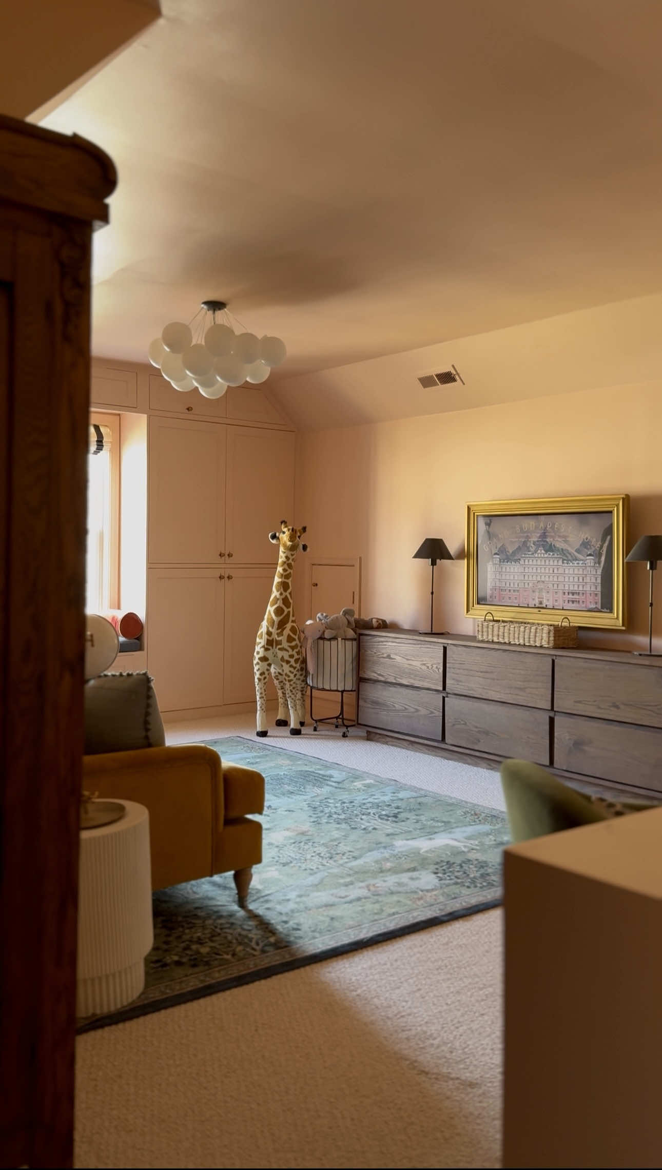 ✨PLAYROOM REVEAL✨From blank walls to pink/red, to green, and then back to pink💕This feels JUST right ✨