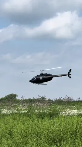 Black Beauty - Bell 206 Jet Ranger im Landeanflug 🤩🔥 #bell206 #jetranger #helikopter 