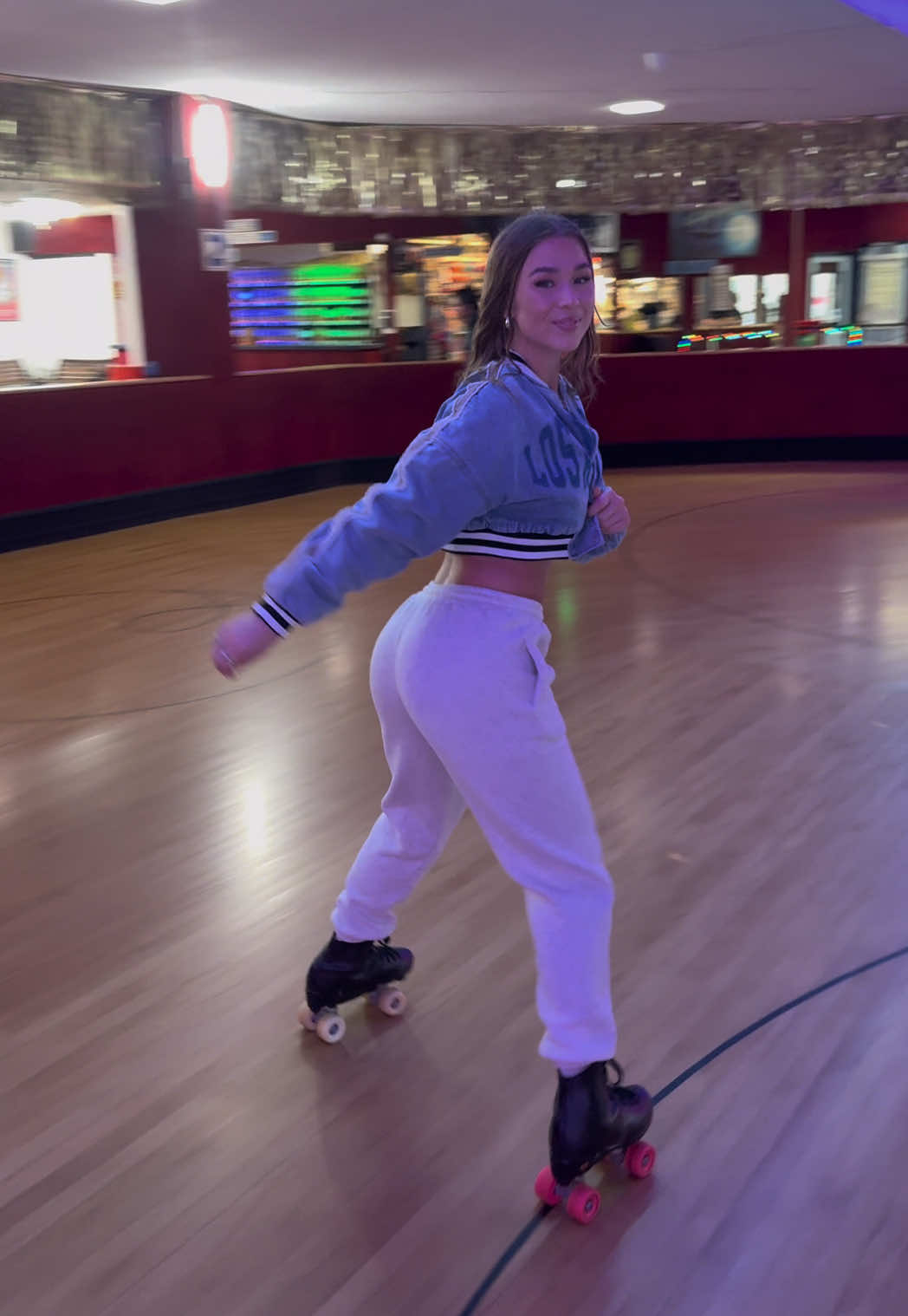 Just got rich 🤭🤍✨ #skating #rollerskating #chrisbrown #foryoupage #skater 