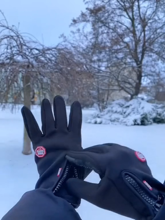 ❄️ Winter Touch Screen Riding Gloves ❄️ Stay warm. Stay connected. Ride in any weather. ✔️ Touch screen friendly ✔️ Waterproof & anti-slip ✔️ Cozy fleece inside ✔️ Perfect for riding, cycling & winter sports Tap to get yours! Link bio💫 #wintergloves #touchscreengloves #motorcyclegloves #ridinggear #fleecegloves 