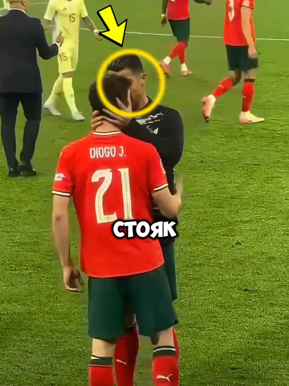 Ronaldo constantly looks north #football #ronaldo #messi 