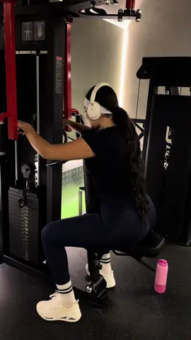 Stronger every day. One step closer to the body I want. 💪🔥