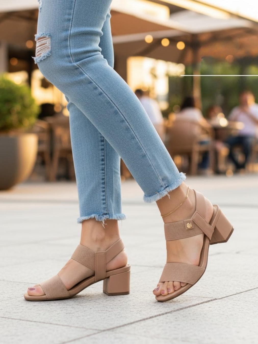 ✨ Conforto, Estabilidade e Praticidade! ✨ A Sandália Conforto Salto Bloco e Tira em Elástico Modare é a definição de bem-estar com estilo! O salto bloco oferece a estabilidade ideal para longas horas de uso, e a tira em elástico garante um calce fácil e ajuste perfeito, abraçando seus pés. Com a tecnologia de conforto da Modare, é a escolha certa para o seu dia a dia. Sandália Conforto Salto Bloco e Tira em Elástico Modare Código de pesquisa: 7187.100 107129, 107128, 108964 Preço de Venda: R$ 149,90 Com 8% de Desconto (à vista): R$ 137,91 Conforto prático para a sua rotina! Garanta a sua Modare hoje mesmo!