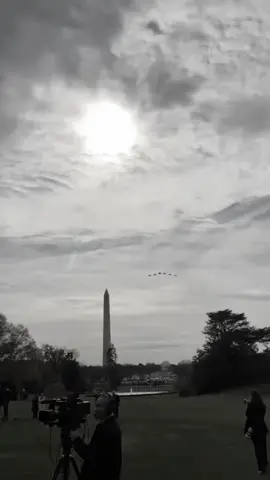 اللقطه تفوووووز 😍😍😍🦅🇸🇦❣️ #ولي_العهد #ولي_العهد_محمد_بن_سلمان #محمد_بن_سلمان #ولي_العهد_في_امريكا #محمد_بن_سلمان_في_واشنطن 