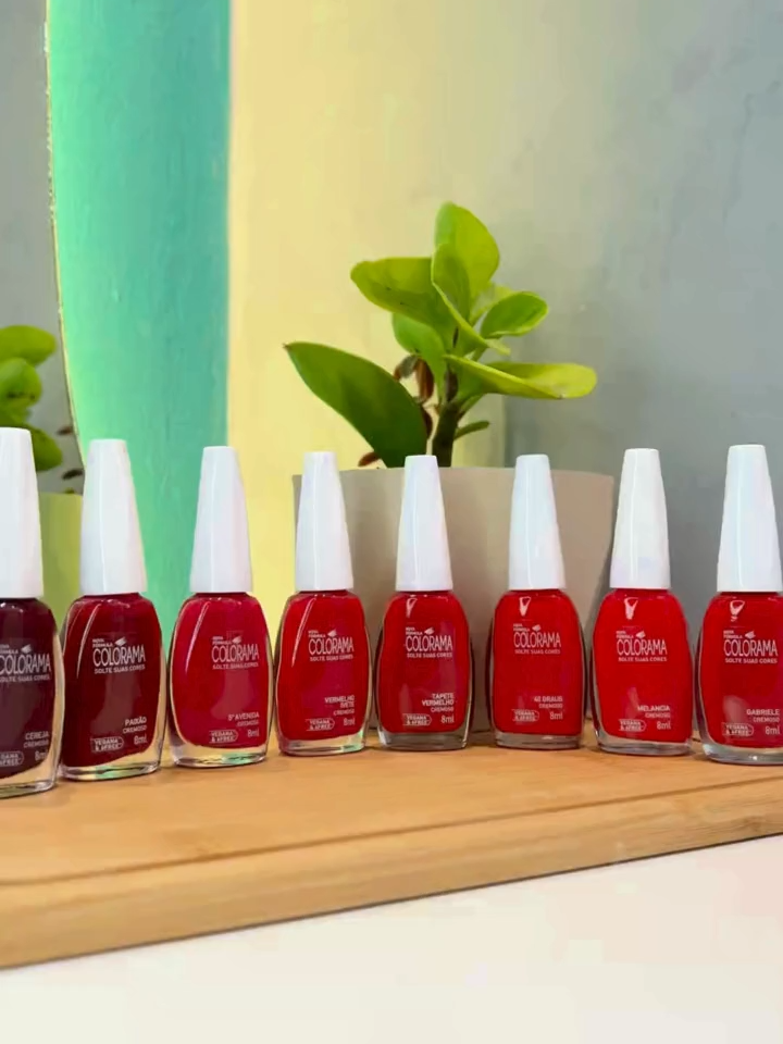 🔥 Vermelhos que nunca saem de moda! 💅 O Kit Colorama tem os tons perfeitos pra qualquer ocasião ❤️ Elegância, atitude e muito brilho em cada cor! ✨ #unhasperfeitas #videoviral #manicure #prepara #foryou #vidadebeleza #esmaltes #brilhoelegância #colorama