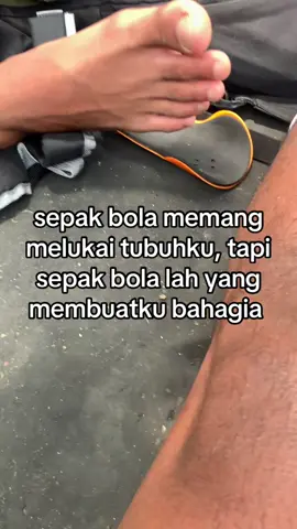 tapi aku selalu bahagia bermain bola 🥲😇#stroybola⚽ #balbalan #sepakbola #fypシ゚ #katakatasepakbola 