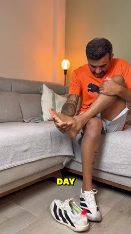 🦶 Heel pain, foot pain, or ankle pain stopping you from walking comfortably? This heated ankle brace is designed to give real pain relief for people in the UK dealing with plantar fasciitis or a heel spur. ✨ Relieve pain and inflammation 💆‍♂️ Relax tight muscles with heat and massage 🦵 Improve circulation 🌿 Reduce stiffness and support faster recovery 😴 Rest better and walk without discomfort ✨ “Since I started using it, my heel pain has gone down a lot and I can walk normally again.” 🙌 #anklepain #heelspurs #plantarfasciitis #anklesupport 