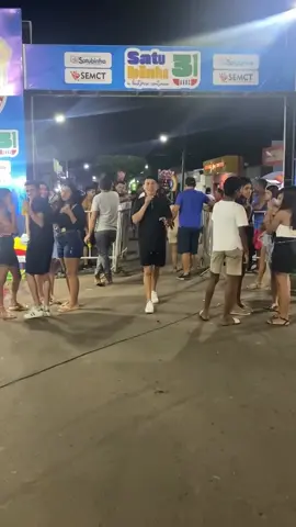 📍Direto da festa de 31 anos de Satubinha! 🎤 Conversando com o público e registrando cada momento dessa grande comemoração. . . . . . . . . . . #memes #humor #comedia #resenha #entrevista  #Satubinha #31Anos #CoberturaEspecial@Jonas Esticado 