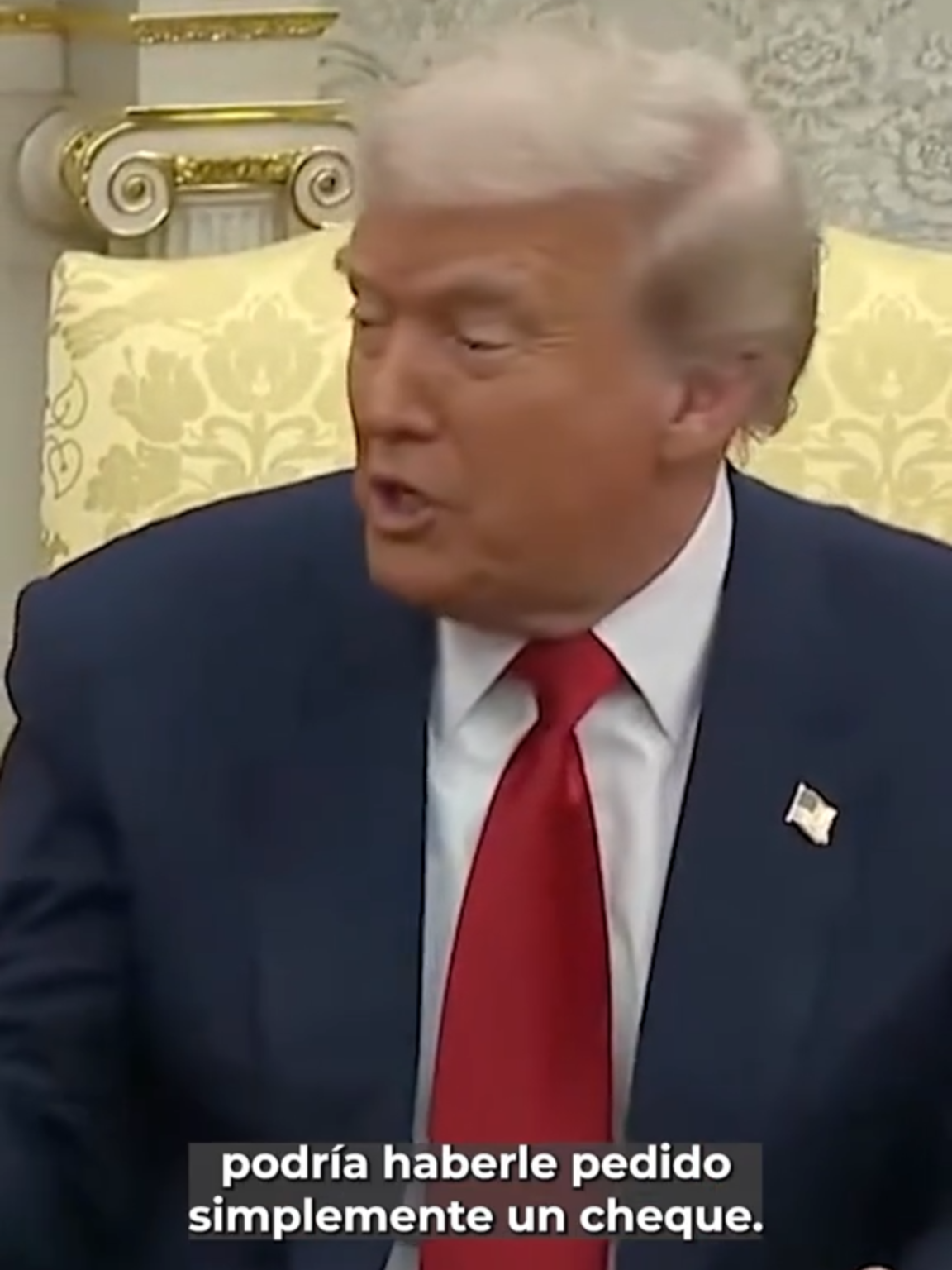 Trump bromea sobre pedirle a Mohamed bin Salmán un cheque para el salón de eventos si no hubiera una restricción a donantes extranjeros. #Latinus #InformaciónParaTi