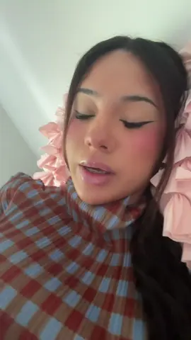 just wanna know if i’m crazy or what 