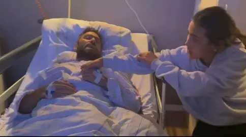 تامر_حسني خضع لعملية جراحية دقيقة في المانيا وتم استئصال جزء من الكلى وتواجدت معه ابنته تاليا أعلن الفنان تامر حسني خضوعه لعملية جراحية عاجلة لاستئصال جزء من كليته، بعد معاناته منذ فترة أزمة بها. أضاف المطرب الشهير عبر فيسبوك: 