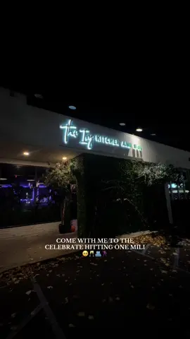 best friends, best food, best night! thank you @theivykitchenandbar for an amazing night!!🤭 #onemillion #dinnerparty #longisland  