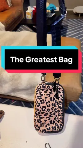 I don’t feel like the video does this bag justice! Seriously the most amazing purse! #bag #purse #bumbag #camerabag #crossbody