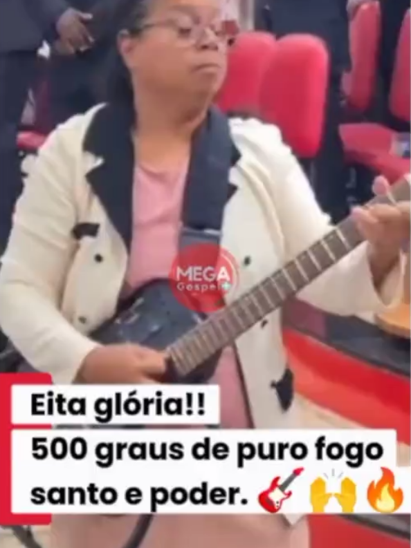 Essa irmã toca muito! Glórias a Deus  🎸🙌🔥 #louvor #hinosevangelicos #adoracao #megagospelplus 