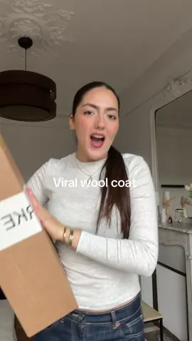 Trench coat buttoned to the top #arket #manteau #shorttrenchcoat #autumnfashion #viralcoat 4