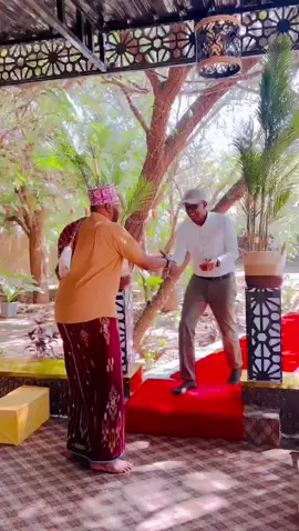 Mayor iyo mudantii uu duqa u ahaa.