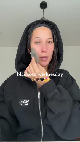blackout wednesday guide 🤝 Products: Primer @REFY  Brow gel @Anastasia Beverly Hills  Concealer @NARS Cosmetics  Powder @Laura Mercier  Bronzer, blush, mascara @Charlotte Tilbury  Freckles @Freck Beauty  #blackoutwednedsay #dating #party 