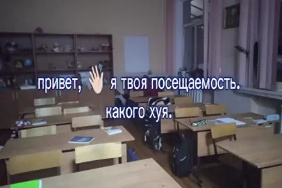 Карбюратор (от французского carburation — рабочая смесь) — это чисто механическое устройство для смешивания в определенной пропорции воздуха и бензина, а также для регулирования количества полученной смеси перед ее подачей в камеру сгорания двигателя. Принято считать, что первая модель карбюратора была разработана в 1876 году итальянским изобретателем Луиджи де Христофорисом. Однако карбюратор поплавкового типа, использующий принцип распыления топлива, который стал общепринятым, создали в 1885 году Готлиб Даймлер и Вильгельм Майбах. Где находится карбюраторКарбюратор находится в моторном отсеке под воздушным фильтром на впускном коллекторе или между спортивным воздушным фильтром и блоком цилиндров двигателя. Конструкция карбюратора Из трех типов карбюраторов в автомобилестроении приоритет был отдан устройствам, в которых основными элементами являются поплавок и поплавковая камера, где происходит формирование рабочей смеси. Главные компоненты карбюратора: Поплавковая камера. Отвечает за дозирование топлива и поддержание его на определенном уровне при разных режимах работы ДВС. Эта задача выполняется с помощью игольчатого клапана, связанного с поплавком и перемещающегося в канале подачи бензина от бензонасоса. Когда топливо расходуется, поплавок вместе с клапаном опускается, открывая бензину путь в камеру. По мере ее наполнения происходит обратный процесс. Смесительная камера. Здесь происходит смешивание топлива с воздушным потоком, получающим ускорение при прохождении через диффузор, специально суженный участок камеры. Распылитель. Соединяет поплавковую камеру и диффузор в смесительной камере. На торце распылителя, обращенного к поплавковой камере, установлен жиклер (вставка с отверстием определенного диаметра), который обеспечивает подачу строго определенного количества бензина. Воздушная заслонка (поворотная пластина). Находится в верхней части карбюратора и регулирует количество поступающего в него воздуха. Винт качества. Находится в нижней части карбюратора. Служит для тонкой настройки количества воздуха в составе рабочей смеси. Для его увеличения винт откручивают и наоборот. Дроссельная заслонка (поворотная пластина). Расположена на выходе из карбюратора в его нижней части. Связана с педалью газа и регулирует количество рабочей смеси, поступающей в двигатель. Винт количества. Находится в нижней части карбюратора. Служит для тонкой настройки количества бензина в составе рабочей смеси. Для его увеличения винт вращают по часовой стрелке и наоборот. Диафрагменный насос. Регулирует поступление топлива в карбюратор и поддерживает определенный уровень топлива в распылителе. Ускорительный насос. С его помощью достигается стабильность работы двигателя при резком нажатии на педаль газа. Экономайзер принудительного холостого хода (ЭПХХ). Устройство, отключающее подачу топлива в карбюратор при отпущенной педали газа, включенной передаче и оборотах чуть выше режима холостого хода. Применяется для экономии топлива при торможении двигателем.Процесс смешения компонентов рабочей смеси происходит в карбюраторе под действием разрежения, которое создается во впускном коллекторе, когда поршень в цилиндре движется вниз. Карбюраторы двигателей моделей относительно недавнего прошлого изготавливались в основном из алюминия, латуни и стали. Плюсы и минусы карбюратора Плюсы карбюраторов: Простота конструкции Ремонтопригодность Низкая стоимость Минусы карбюраторов по сравнению с инжекторным впрыском с электронным управлением: Нестабильность работы Чувствительность к перепадам температур Невозможность обеспечить максимально быстрый отклик на нажатие педали газа Увеличенный расход топлива Повышенный уровень выбросов CO2 Профилактическое обслуживание карбюратора Карбюратор нуждается в периодическом (примерно раз в 1-2 года или после 50 тыс. км) обслуживании: Чистка. Выполняется сжатым воздухом. Можно использовать автомобильный компрессор. Регулировка.  #щп #404 #viral #fyp #foryoupage #foryou 