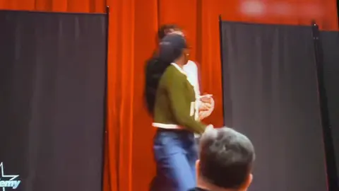 Sarah et Bastiaan qui font une visite guidée de Londre😆😆 #staracademy #fyp #SasandBAs #sarahstaracademy #bastiaanstaracademy 