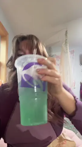 Chat with me and eat taco bell:) #tacobellorder #tacobelltuesday #mukbang #eatwithme #mukbangeatingshow #tacobellmukbang 