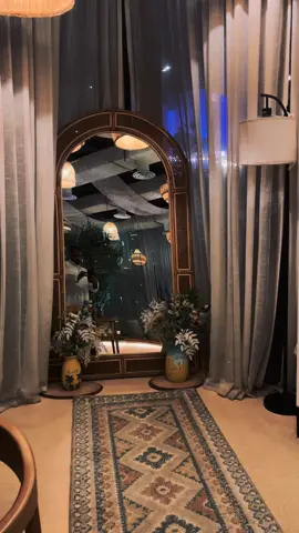 ‏ماتدري انك من الجلاس سارقني ‏اجلس معاهم وفكري يتبع طيوفك..