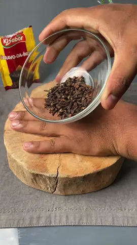 Put cloves on your hands, the results will surprise you!! #health #lifetips