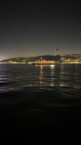 Bazı duyguları yazamazsın. Anlatamazsın. Çünkü tefsiri ancak his ile mümkündür. Bu yüzden sadece yaşarsın…🤍🍁🍂🦋 #eşrefrüya #annem #şarkilardaolmasa #yollarbenimsevdam #♥️💙 