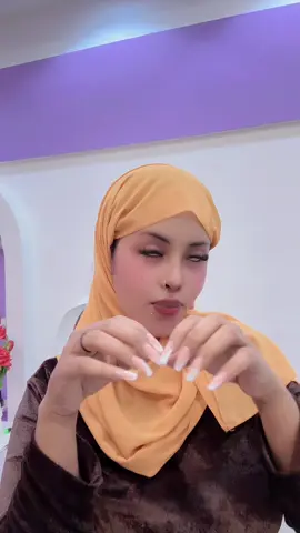 How is the lashes and nails 💅🎀