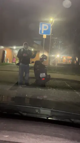 Quando precisas de estacionar o carro no lugar a que tens direito (tenho o dístico) e alguém que não vou dar nome acha que tem toda a razão em estar parado neste lugar e pior , recusou-se a sair 🤡🤡🤡