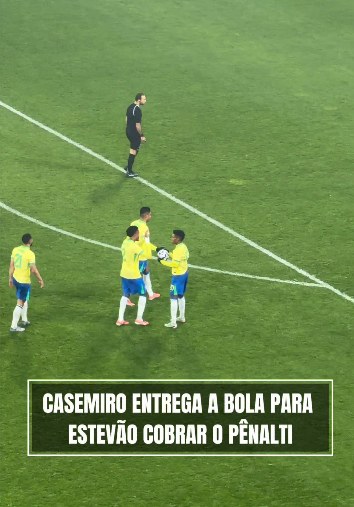 CASEMIRO ENTREG A BOLA PARA ESTEVÃO COBRAR O PÊNALTI. #selecaobrasileira #selecao #brasil #futebolnotiktok