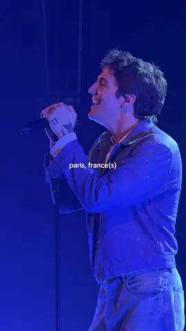 i’ve claimed frances as my song since he wrote paris france(s) on my postcard last year 😌 #rolemodel #sally #noplaceliketour #paris #concert 