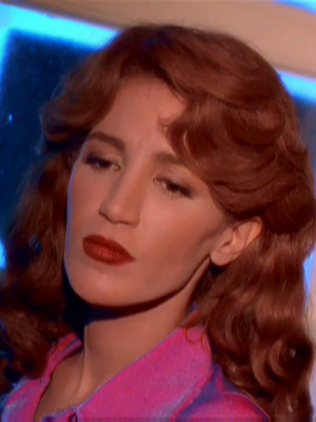 يوم اناظر للمرايه🪞صاحبة الصوت لازم تشارك بالتريند👍🏼🥰 #ذكرى_محمد  #ذكرى  #اكسبلور  #مالي_خلق_احط_هاشتاقات  #صد_وحسايف 