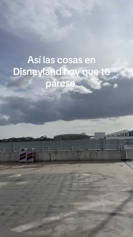 Día nublado en Disneyland #lluviaencalifornia #disneyland 