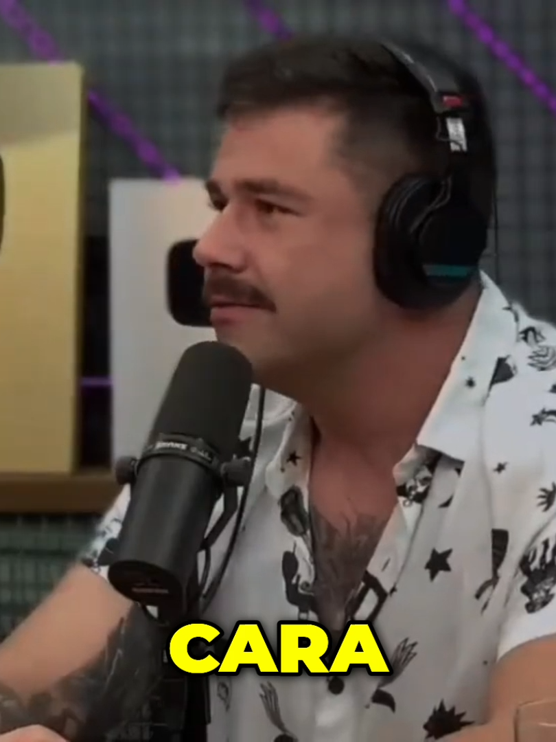 Rádio Raízes_ Histórias Hilariantes de Locutores e ImitaçõesO locutor anunciou a morte de um cara famoso e matou o Beto Carrero! 😂 Tinha um mudinho imitador que era um talento! #rádio #comunicação #locutor #humor #imitador#viral #viralizarnotiktok