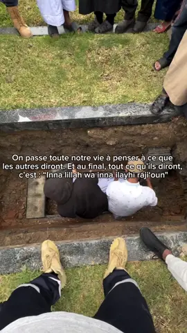 les gens ne seront jamais satisfait, tandis qu'Allah voit chaque pas que tu fais, à toi de choisir tu veux vivre pour qui... #muslimtiktok #islamic #rappels_islam #islamic_media #fyp 