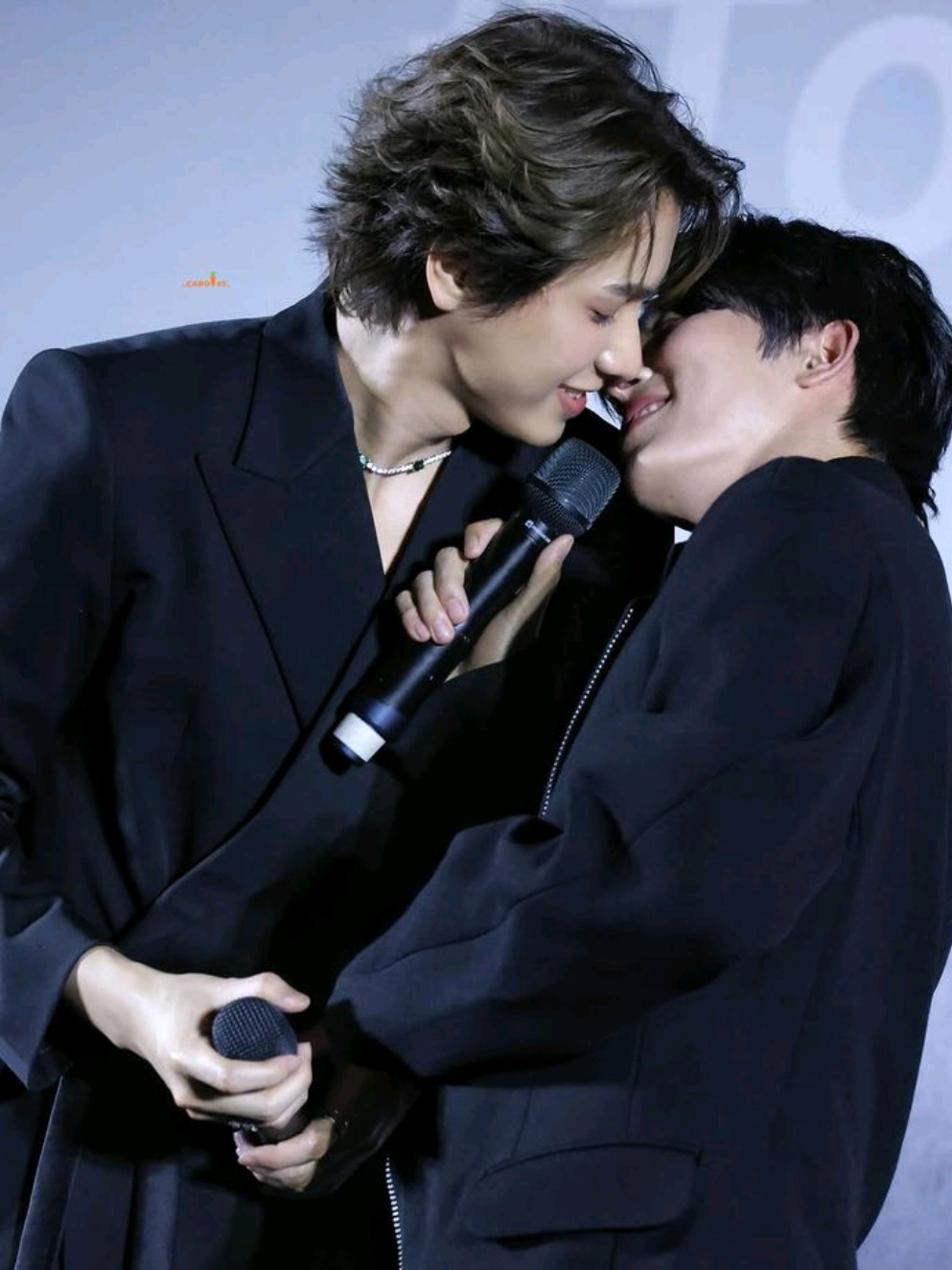 nenhum pouco sóbrio.  ... .   . . . . . . #smartboom #bl 