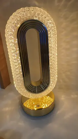 A luminária que vai mudar seu cantinho ✨ 3 tons de luz, zero bagunça de fios e nada de pilha! Perfeita demais 😍💡 #QuartoDecorado #Iluminacao #CasaDecorada  #Viral #LuminariaSemFio 