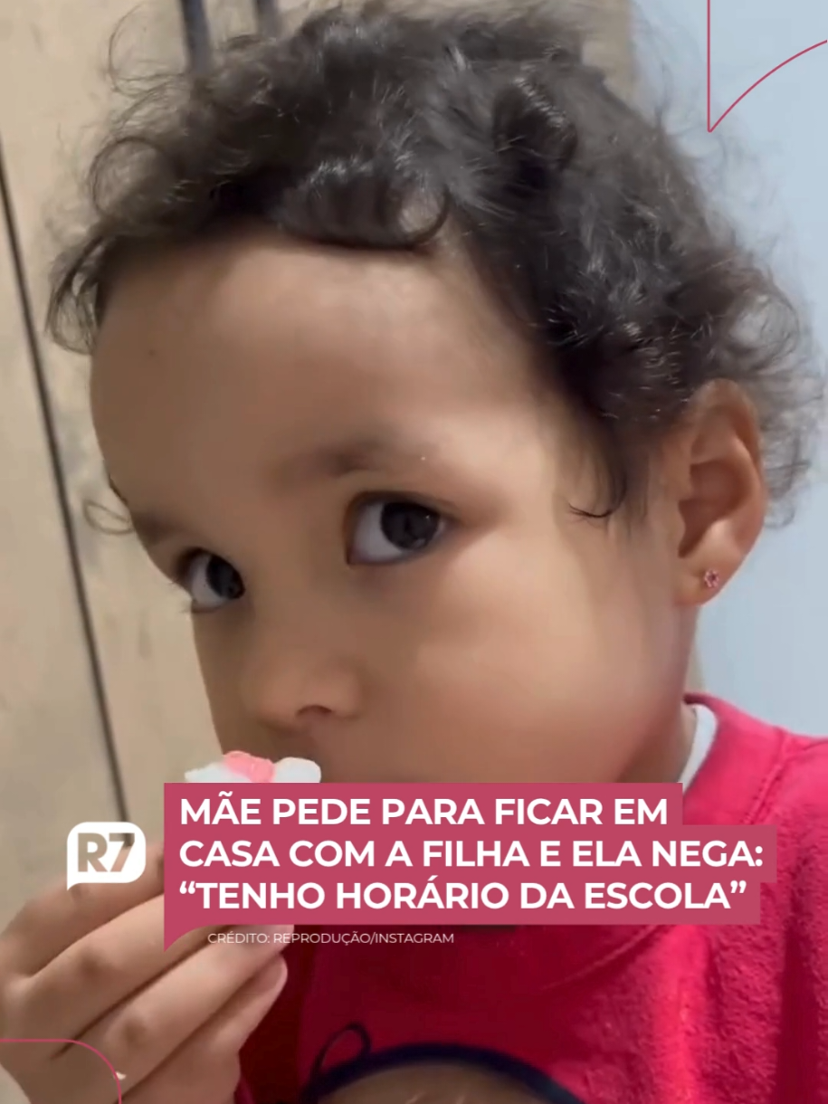 Taynara Santos encantou a web com um registro da filha explicando o porquê da falta de tempo com a mãe. No vídeo, Taynara diz que gostaria de ficar em casa com a filha, e a pequena explica: “Eu não posso, na minha escola tem muitas aulas para fazer, eu tenho que aprender o ‘alfagueto’”.  ➡️ Veja mais em R7.com/vivaavida. O link está na bio. #PortalR7 #R7 (🎥: Reprodução/Instagram/@taynaramariaalice) 